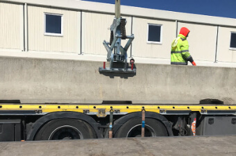 Přeprava strojů Svatek Tábor KLEŠTĚ NA BETONOVÁ SVODIDLA od Autodoprava Svatek Tábor